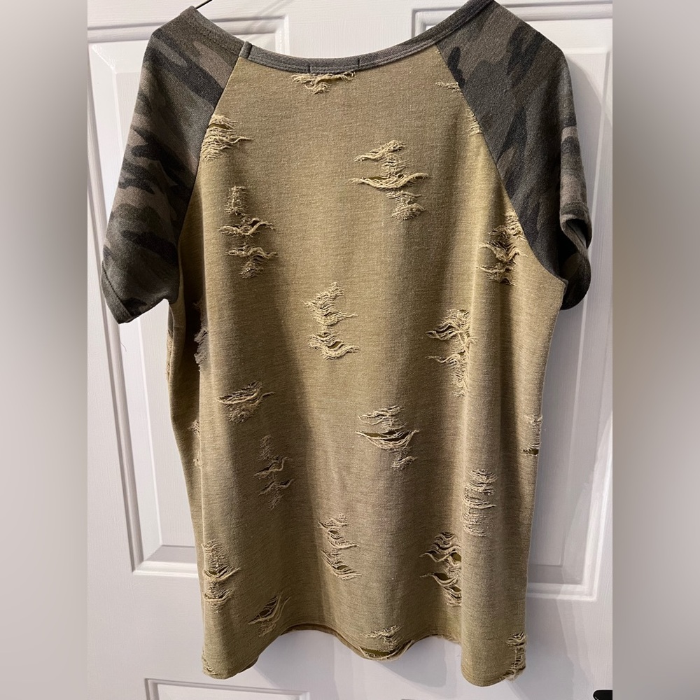 Adora  Lg knit Kaki w/ Camouflage Sleeve Top
